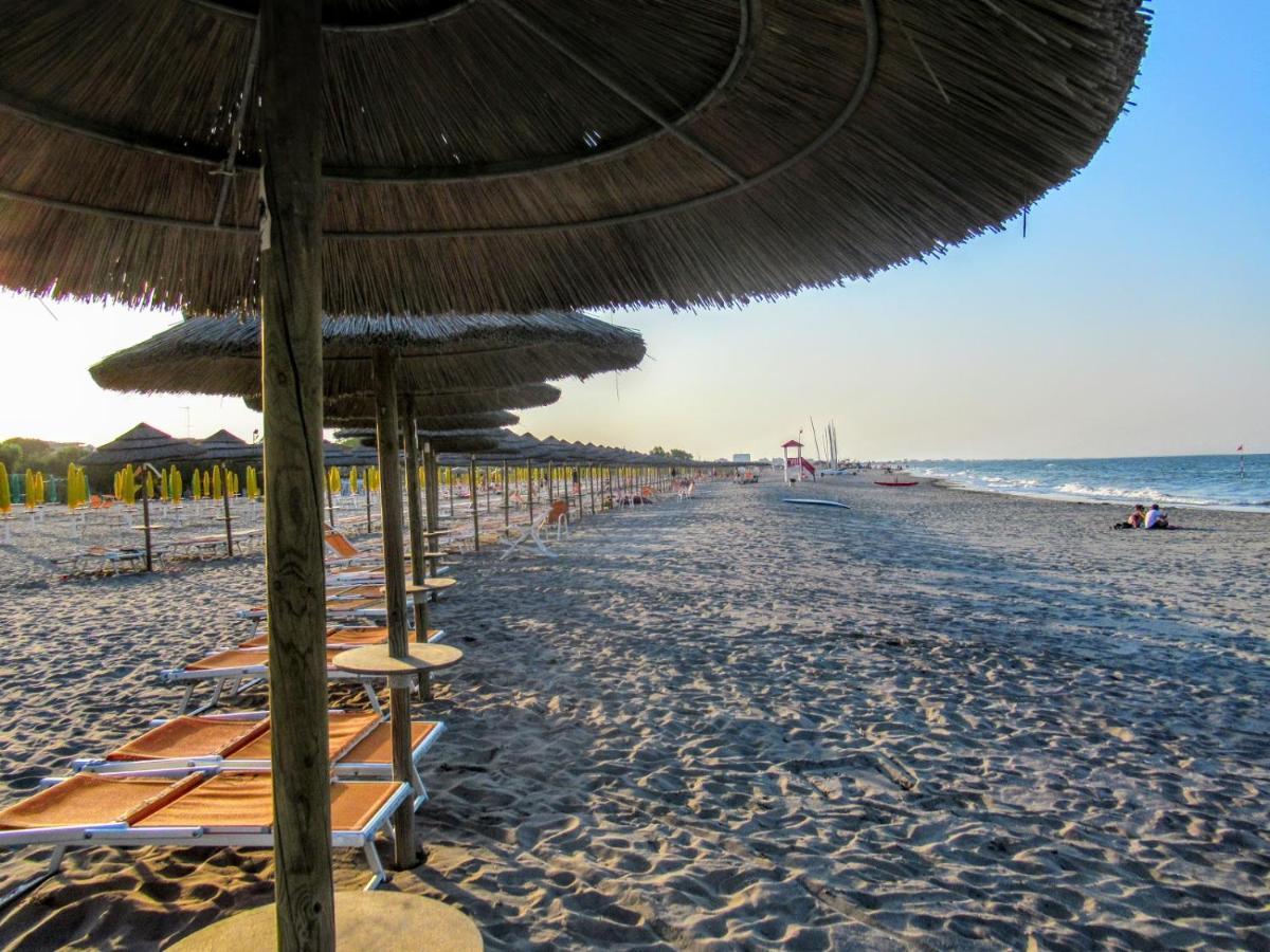 Dena Chalets - Lido Di Spina At The Beach Eksteriør bilde